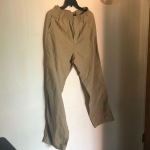 Men’s Patagonia outdoorsy pants .